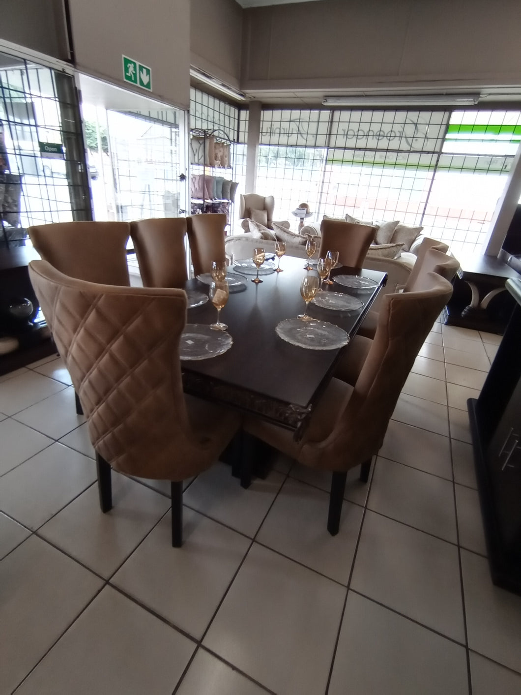 NDLOVU TABLE WITH KNIGHT CHAIRS